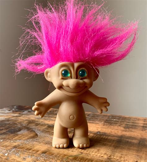 Jun 1, 2017 · Get her ready for the big celebration and delight in the light from her hair with the DreamWorks Trolls Hair in the Air Poppy doll. Her soft, pink hair is 14-inches long and bendable, so kids can twist, bend, and create lots of hairstyles. Press the flower button on her gown to activate. 